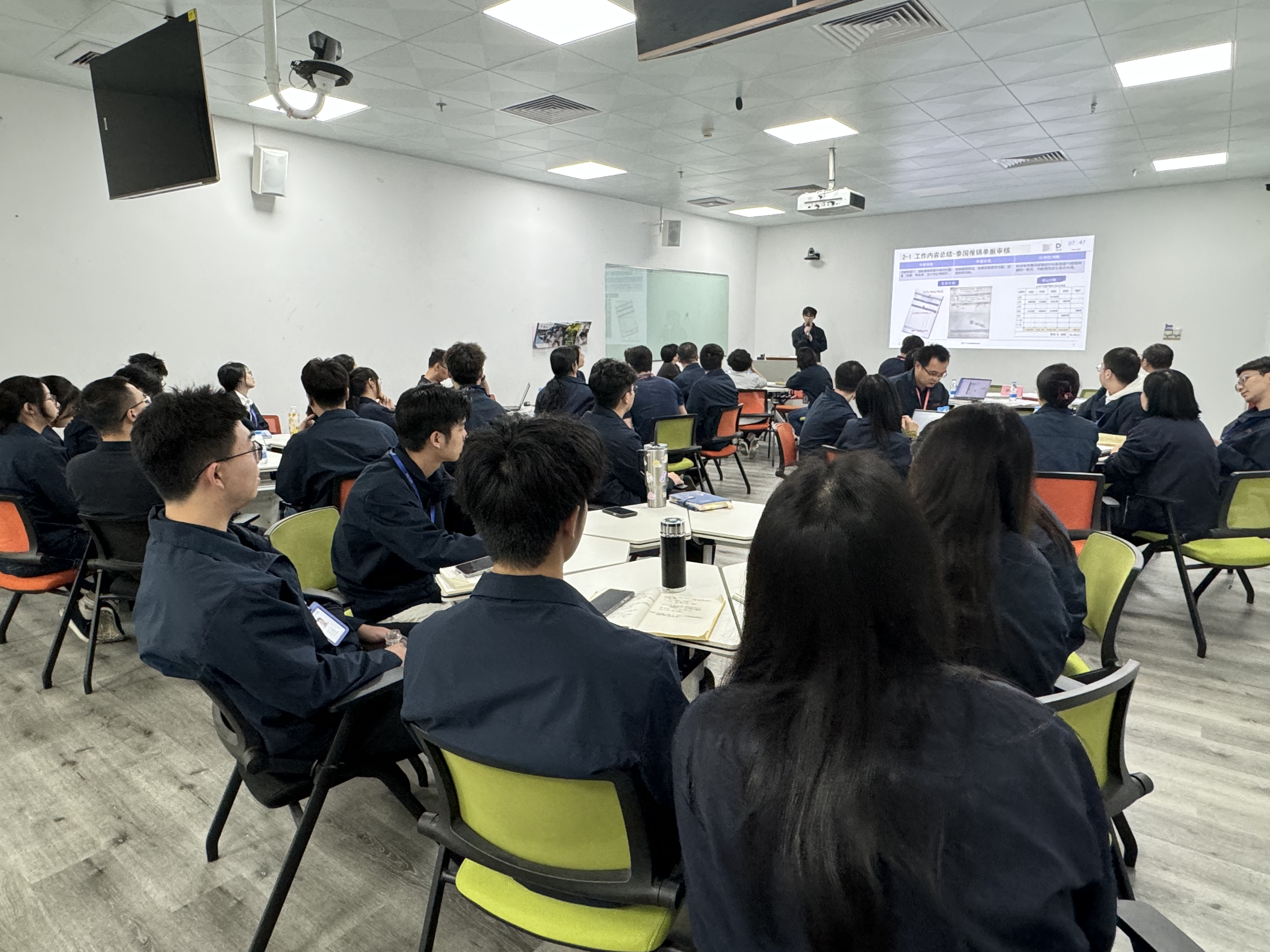 ������������VI����������2025���������ְ�㱨